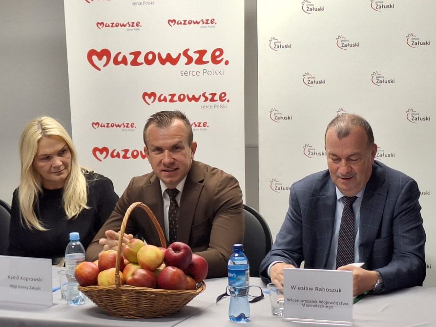 Załuski. Dofinansowanie na zakup busa, drogę, strefę rekreacyjną, stołówkę i sportowy sprzęt